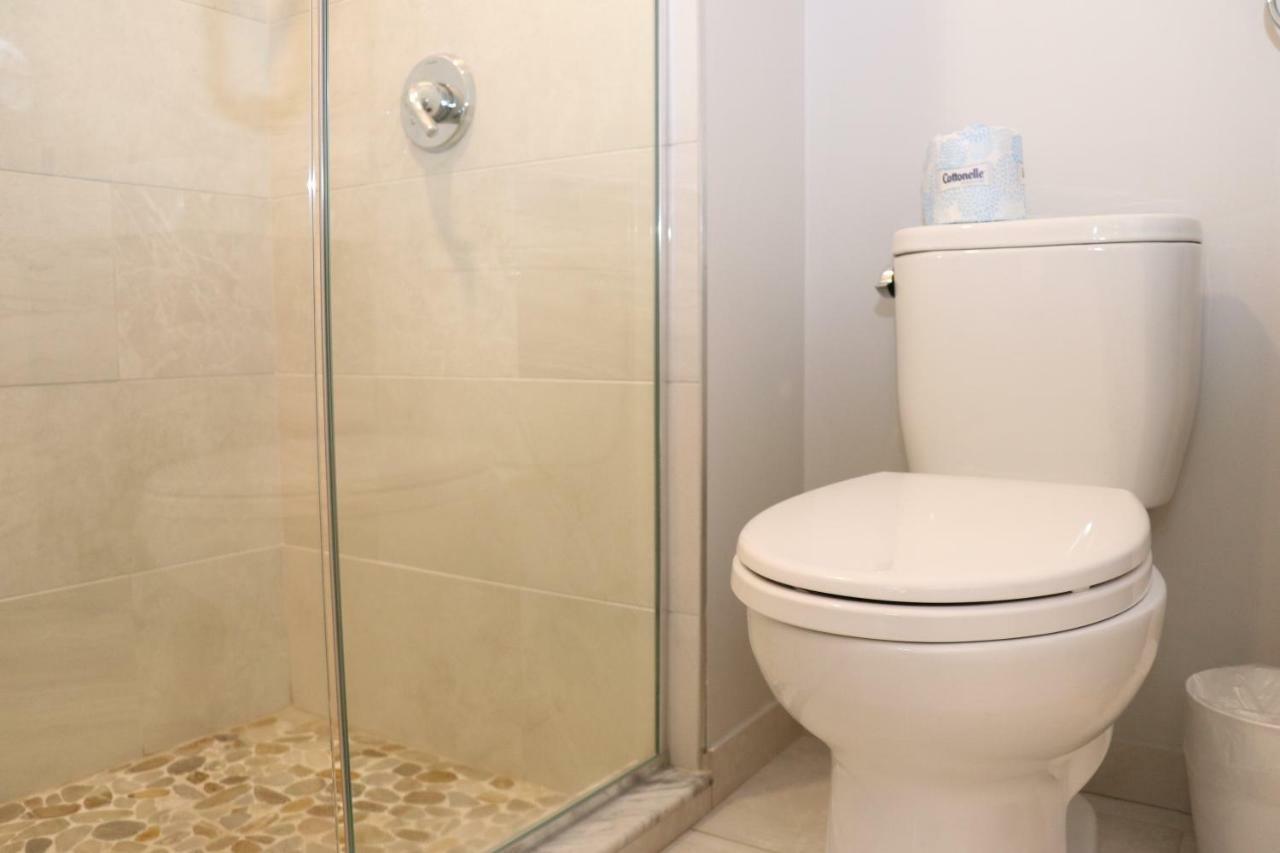 A Stylish Stay W/ A Queen Bed, Heated Floors.. #31 Brookline Exterior foto
