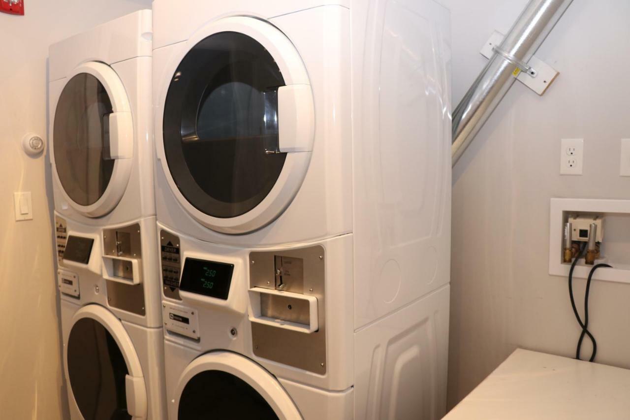 A Stylish Stay W/ A Queen Bed, Heated Floors.. #31 Brookline Exterior foto